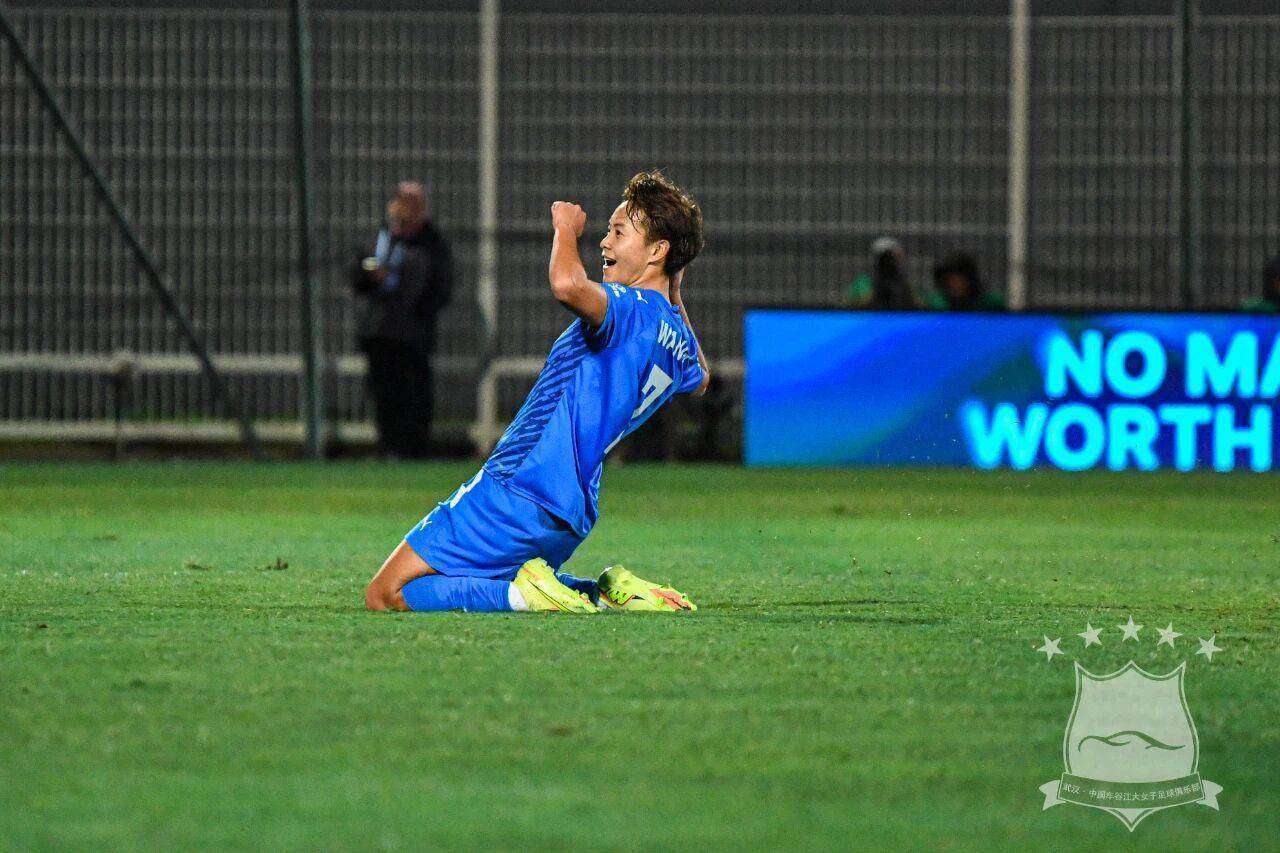  这也行？Doinb在阿森纳比赛中惊险取胜芝加哥公牛赛前更衣室发声，托特纳姆遗憾出局备战欧超杯