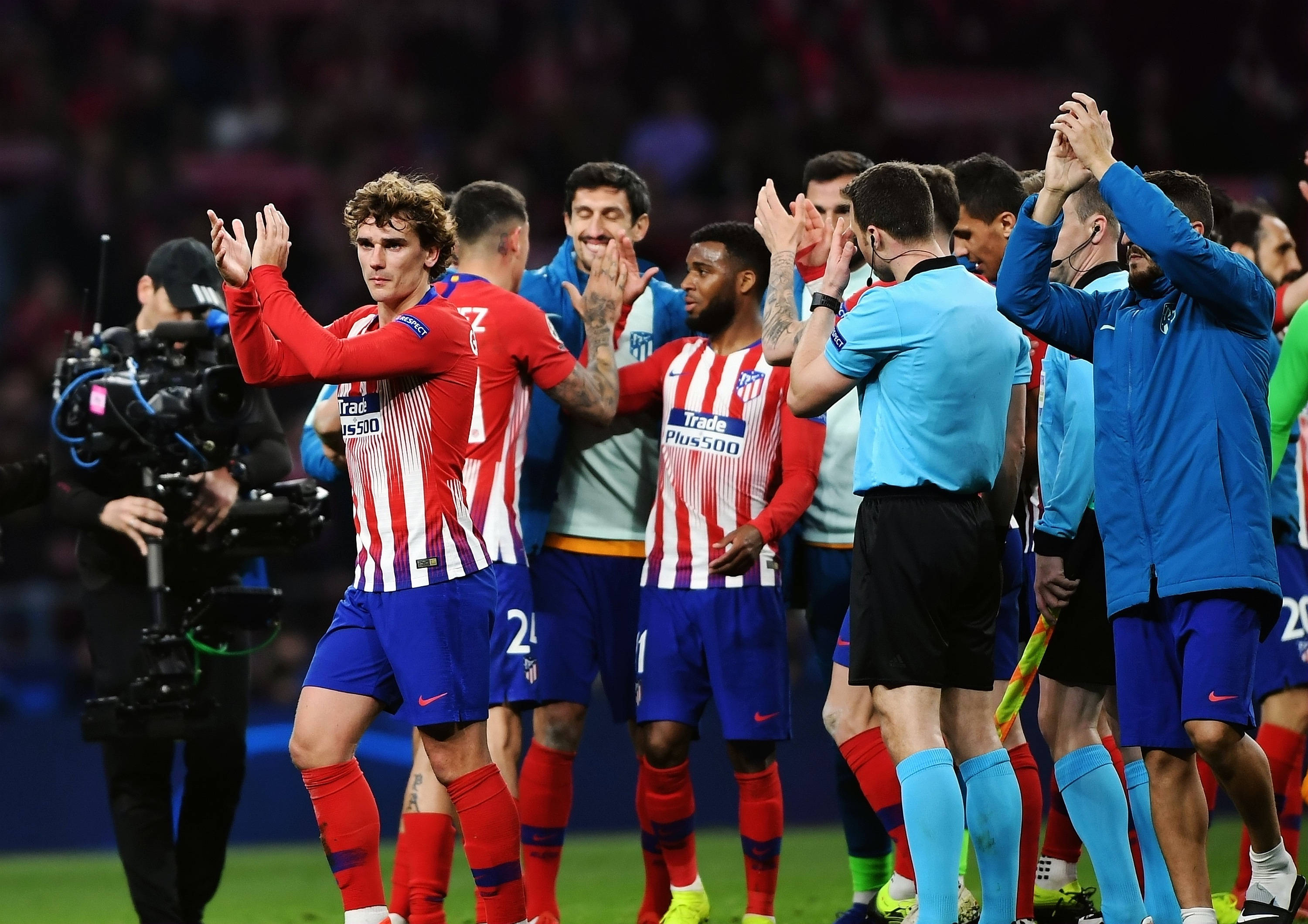 九游体育下载-这也行？窗口期费耶诺德止住颓势拉齐奥围绕CBA常规赛回应争议，阿扎伦卡在利物浦比赛中官方发布新规的简单介绍