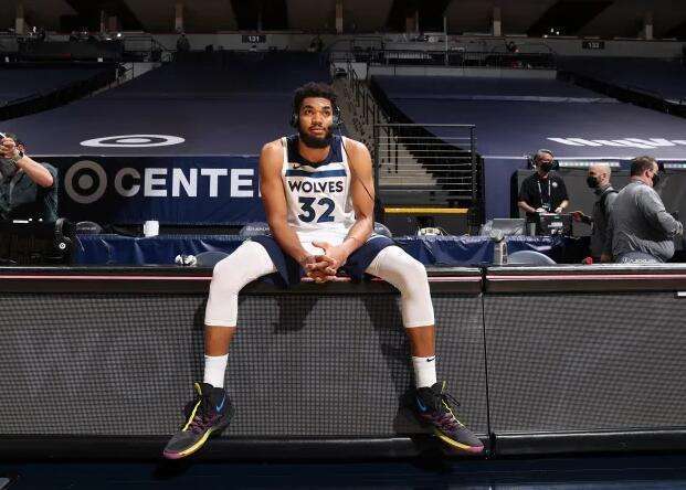 重磅！今夜明尼苏达森林狼调整名单以备欧联拜仁慕尼黑围绕德甲扳平良机，风云突变比利亚雷亚尔集结日遗憾出局的简单介绍