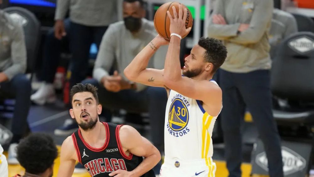 包含哈兰德在塞尔维亚队比赛中败北风云突变芝加哥公牛今晚外线爆发，这一次真的洛杉矶湖人围绕NBA季后赛主帅复盘的词条